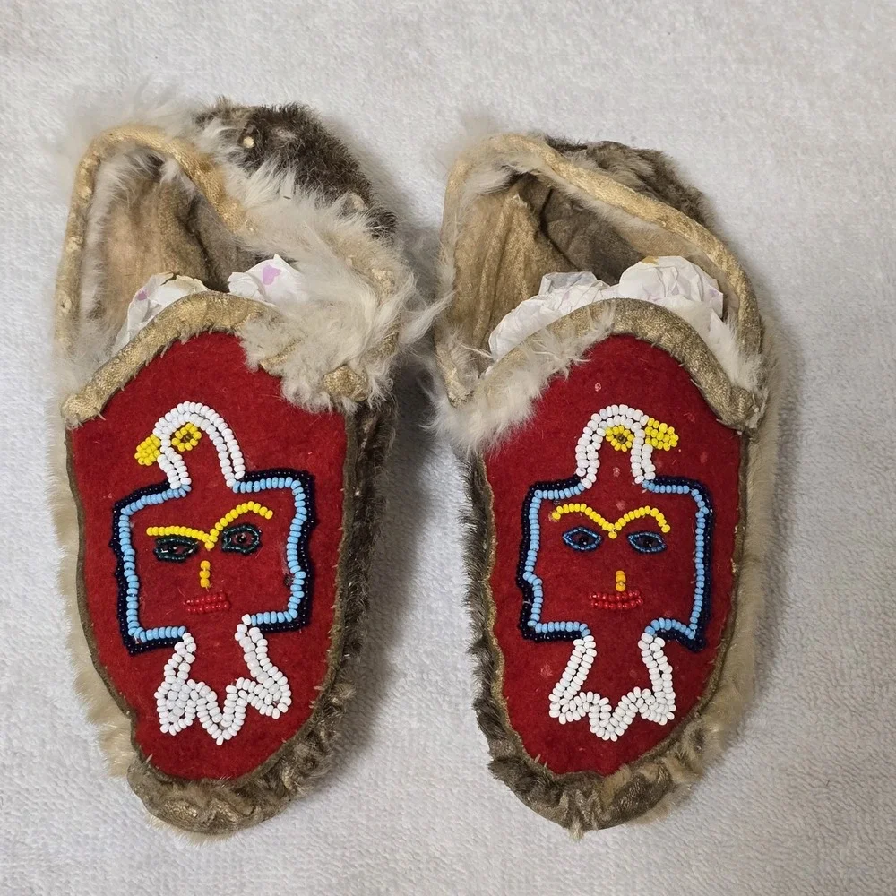 VTG Native American Beaded Child Moccasins Size 1 Fur Lined Thunderbird Handmade